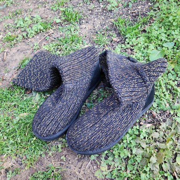 UGG CLASSIC - Womens Boots - SIZE 6 - Picture 5 of 8